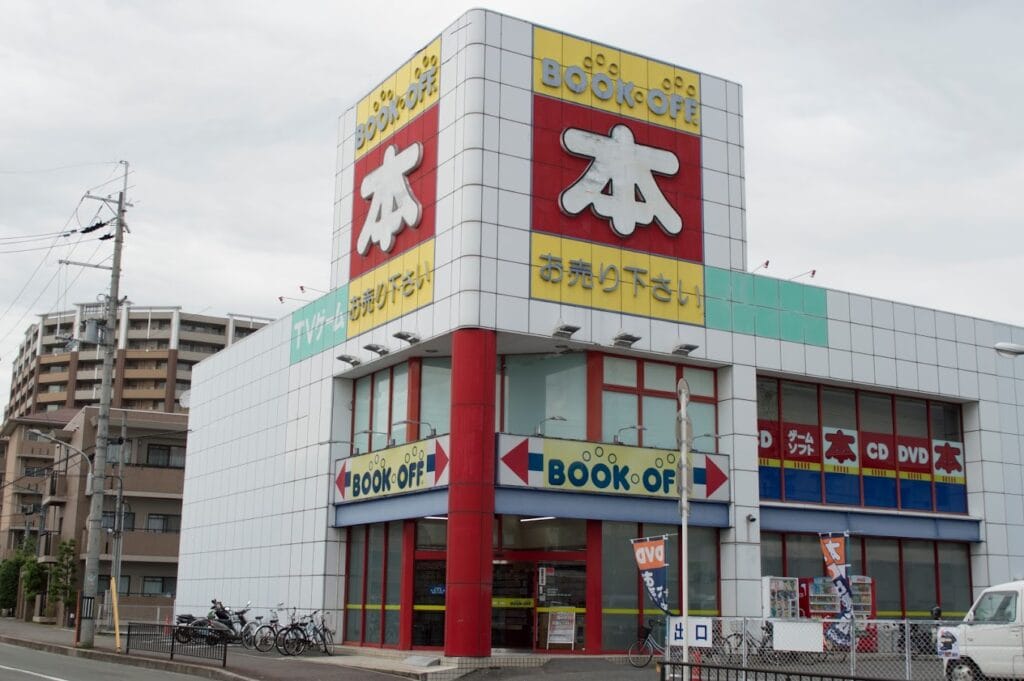 BOOKOFF高槻別所店前