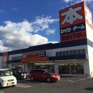 BOOKOFF安城店前