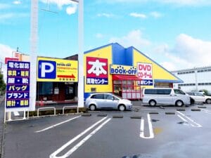 BOOKOFF 静岡産業館西通り店前