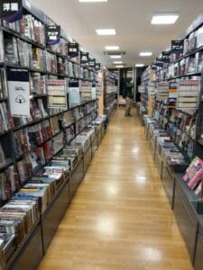 BOOKOFF PLUS アミューあつぎ店前