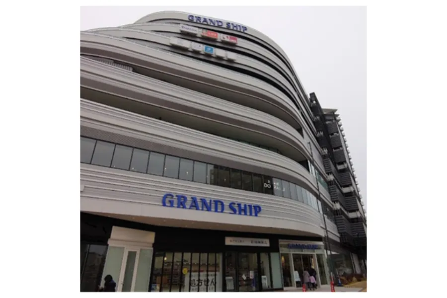 ヤマダデンキLABI大船が入る「GRAND SHIP」外観