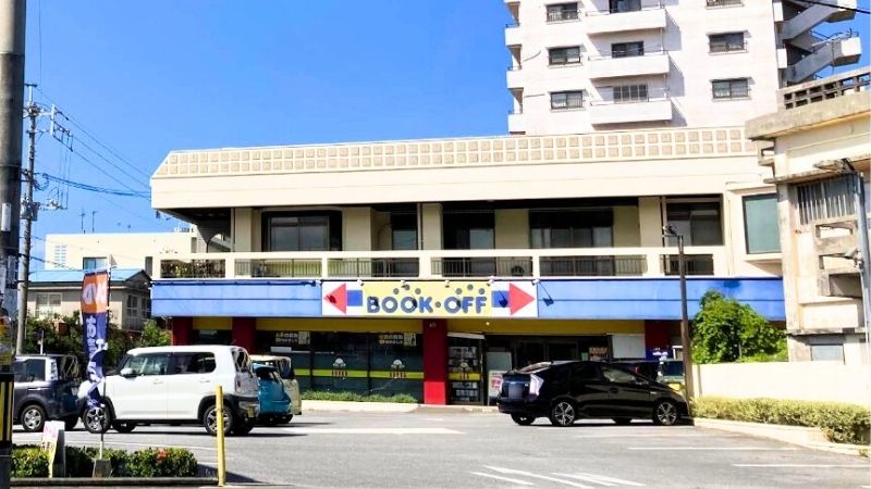 BOOKOFF コザ店外観