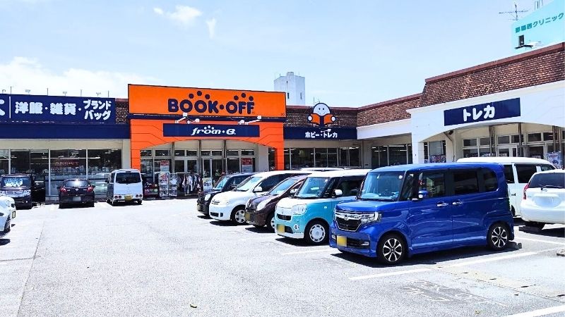 BOOKOFF 那覇小禄店外観