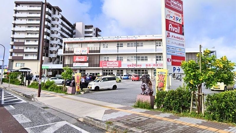 バースデイ 山里店が入る建物