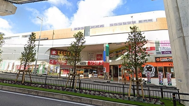 カードスタジアム TSUTAYA首里店外観
