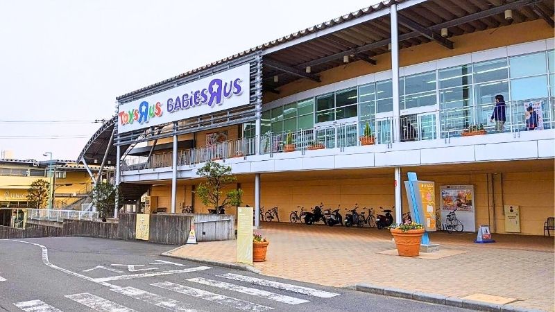 トイザらス・ベビーザらス川越店外観