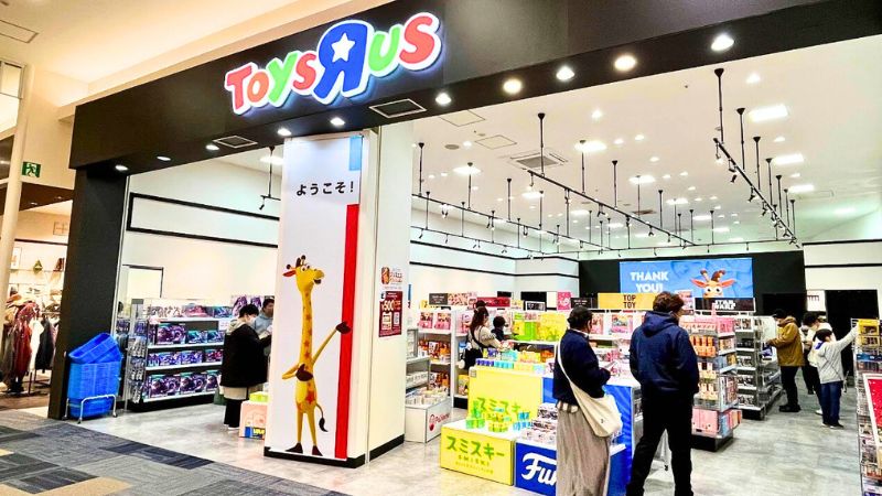 トイザらス イオンモール宮崎店出入口