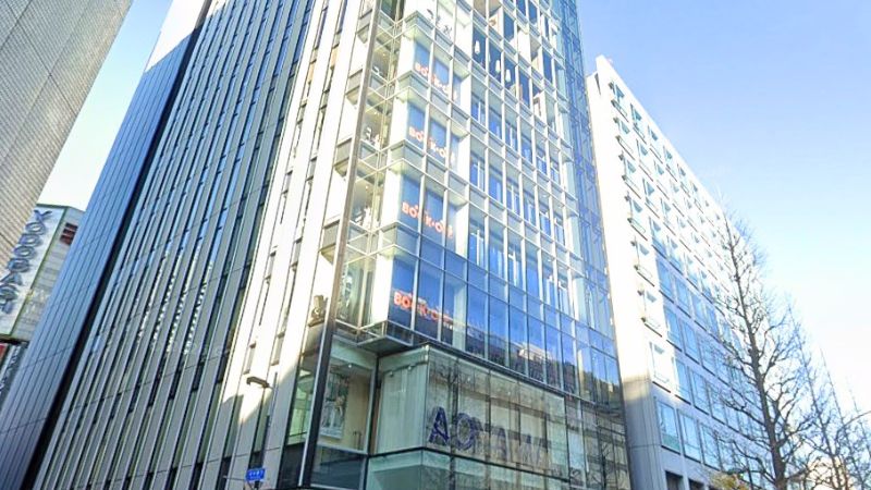 BOOKOFF PLUS 新宿駅西口店が入る建物