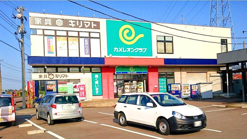 カメレオンクラブ福久店外観