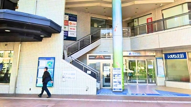 トーナメントセンターバトロコ金沢駅前が入る建物