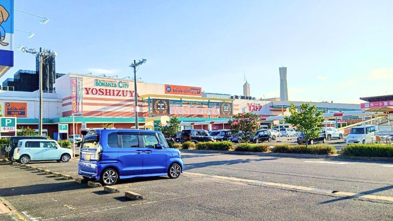 bookoff plus ヨシヅヤ新稲沢店が入る建物