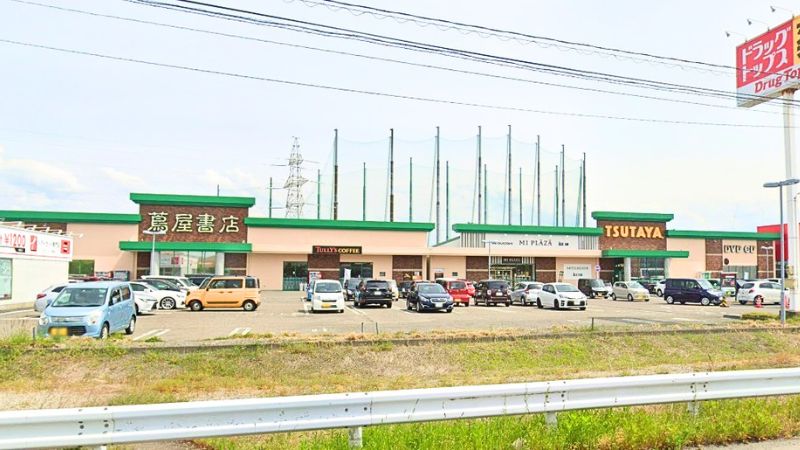 FuruichiTopBooks_YokogoshiBypassten ふるいちトップブックス 横越バイパス店が入る建物