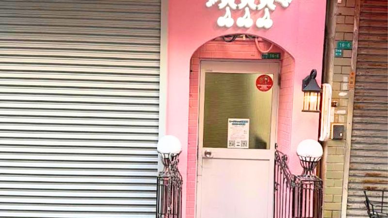 カードショップ路地裏が入る建物