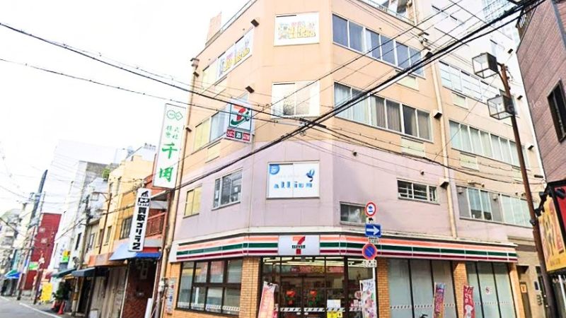 カードショップアリウムが入る建物