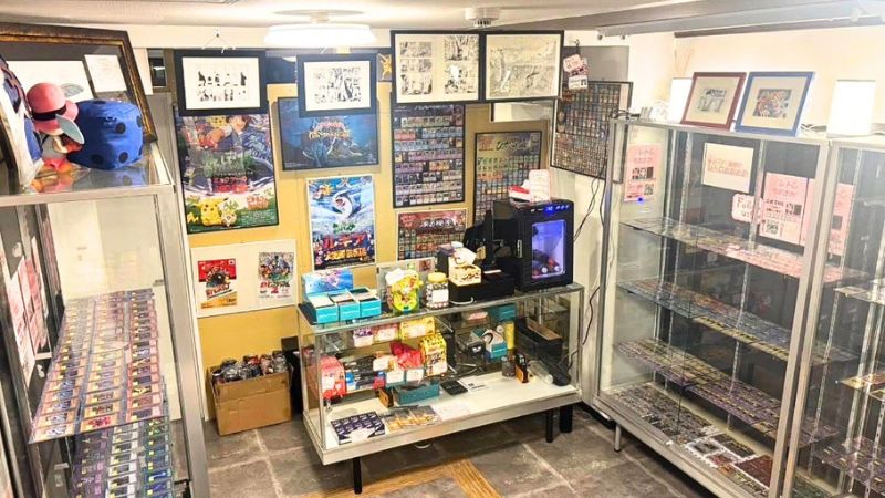 カードショップレトロおおさか店内