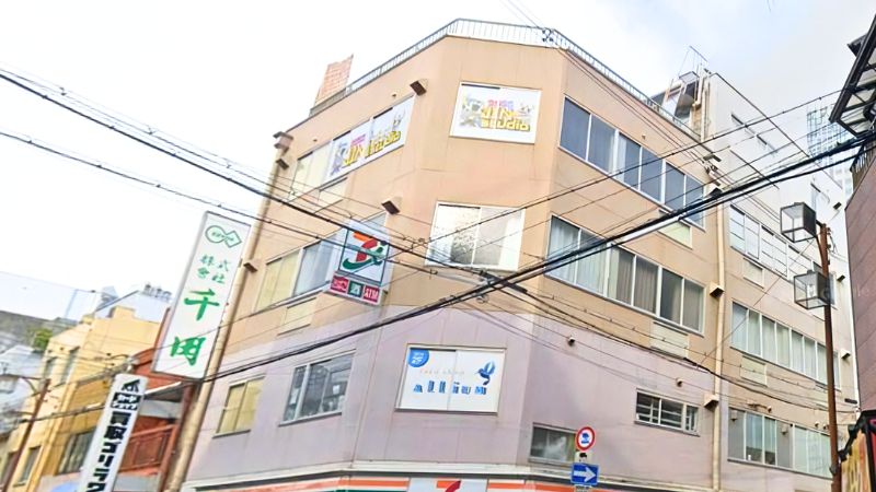 トレカ屋jinstudioが入る建物